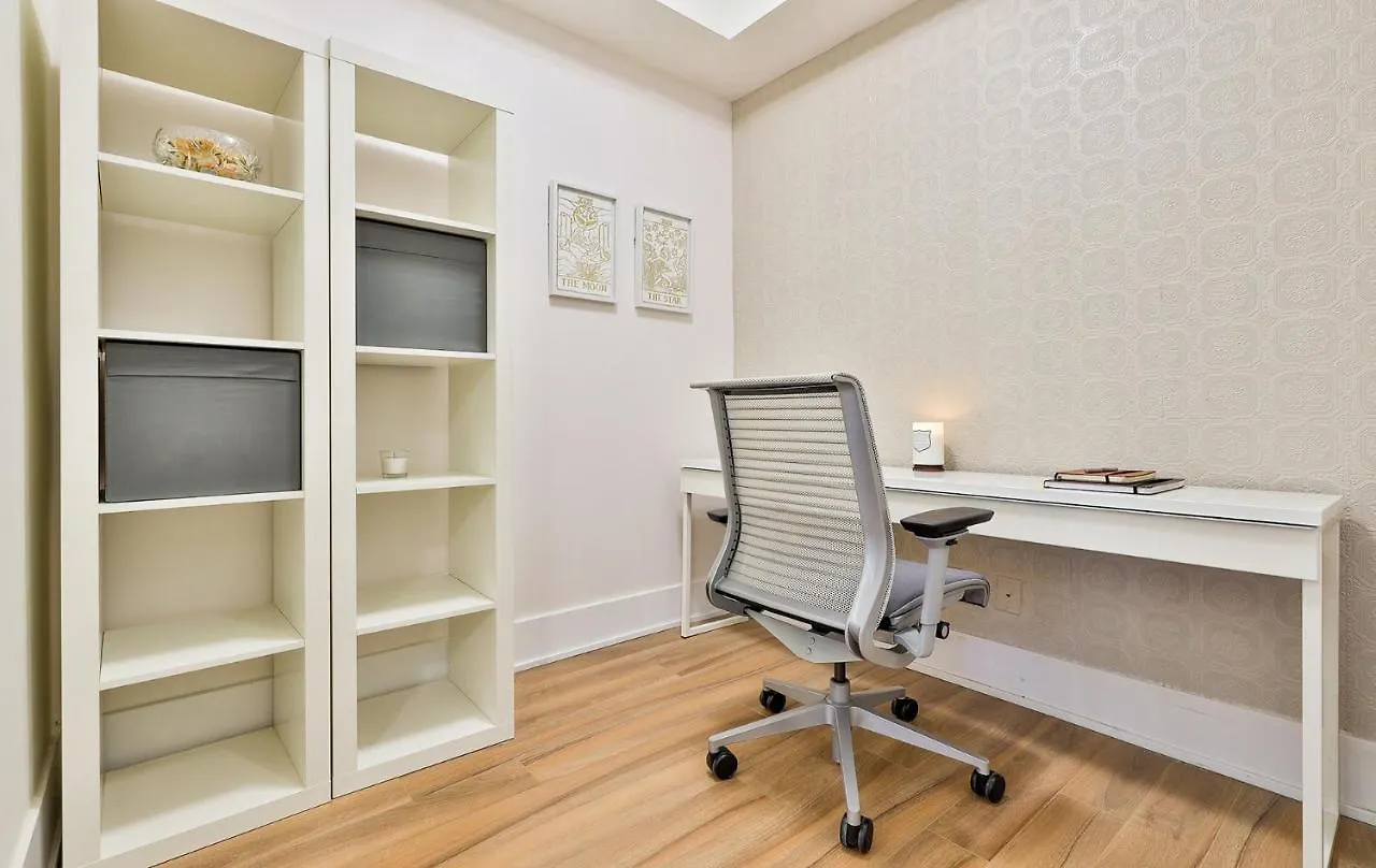 Luxury Condo Prime Location Toronto Apartment