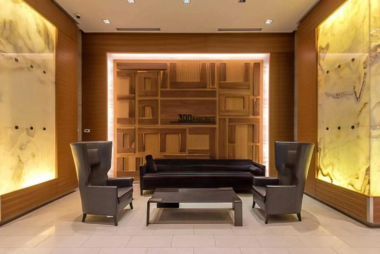 Luxury Condo Prime Location Toronto